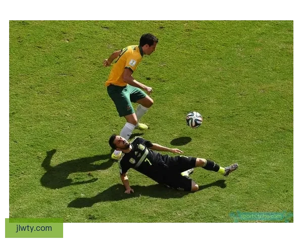 西班牙双将训练双脚后跟破门秀